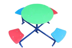 Дитячий майданчикний столик на чотири місця.