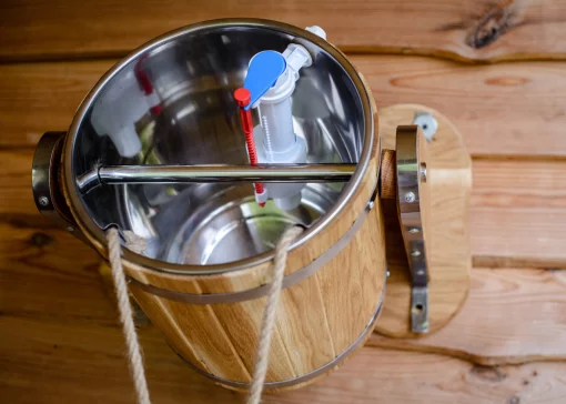 Водоспад із дуба 10 л. з нерж. вставкою