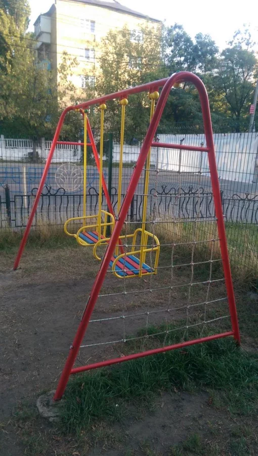 Дитячі двомісні гойдалки для вулиці з гладіаторською сіткою