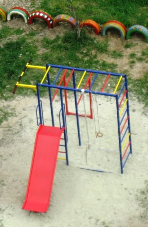 Спортивний дитячий комплекс для вулиці з гіркою