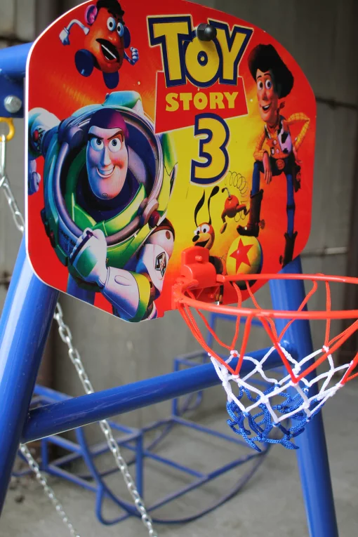 Дитячі гойдалки, човник на ланцюгах