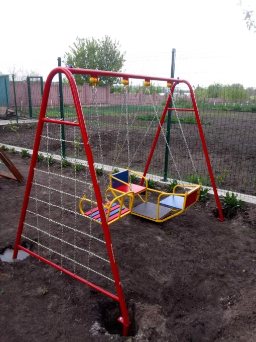 Дитячі тримісні гойдалки