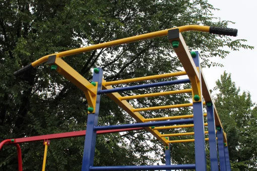 Дитячий ігровий комплекс для вулиці з гіркою та гойдалками