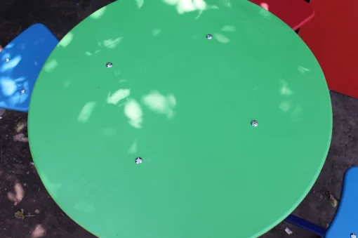 Дитячий майданчикний столик на чотири місця.