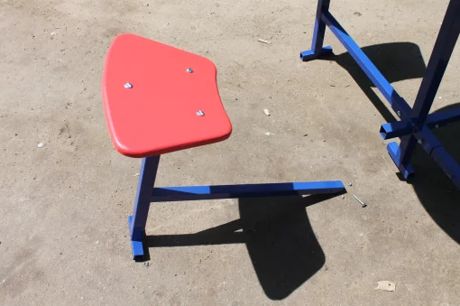 Дитячий майданчикний столик на чотири місця.