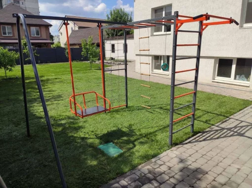 Дитячий спортивний комплекс для вулиці з гойдалками