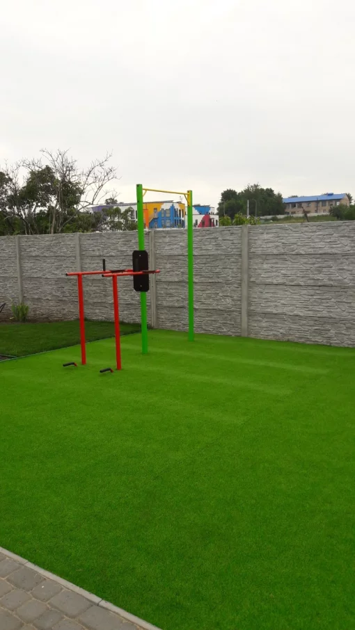 Вуличний турнік і бруси