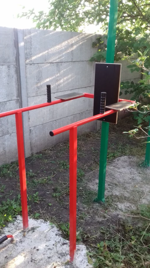 Вуличний турнік і бруси