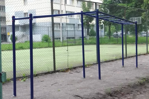 Вуличний рукохід, кутовий, металевий.