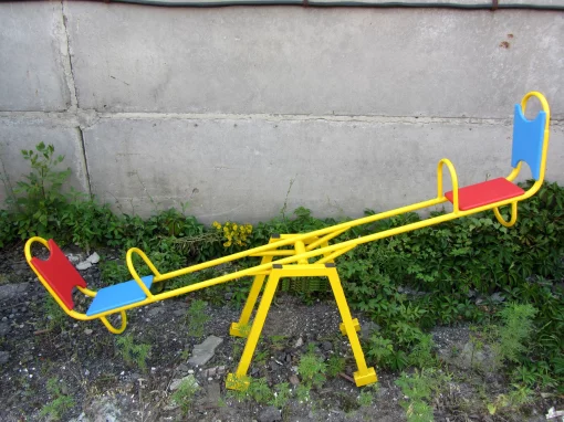 Балансир, гойдалка зі спинкою.